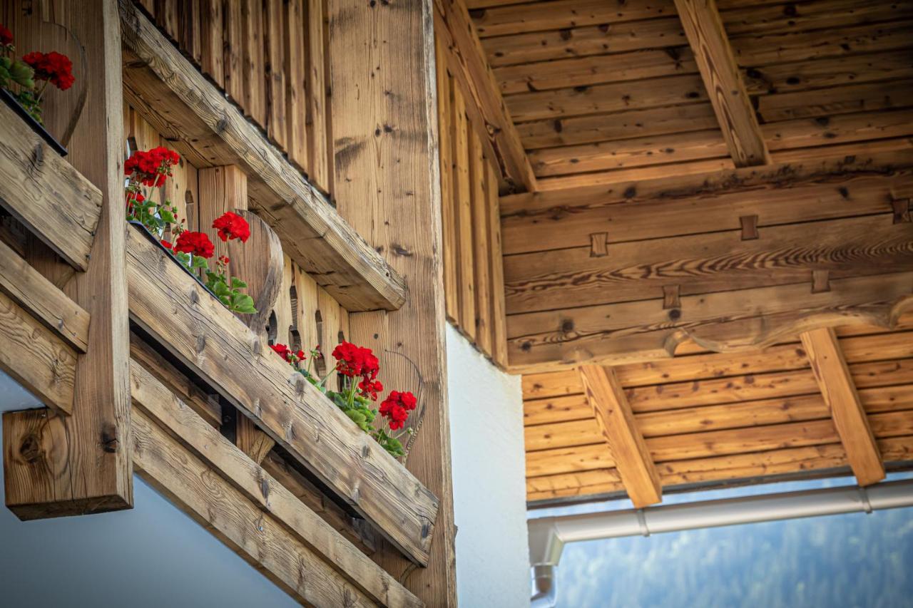 Home-Hotel Salzberg Berchtesgaden Exterior photo Detail of the house